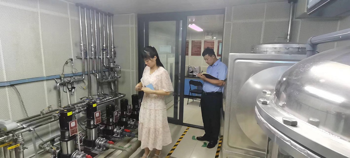 車間考察二.jpg 車間考察二.jpg